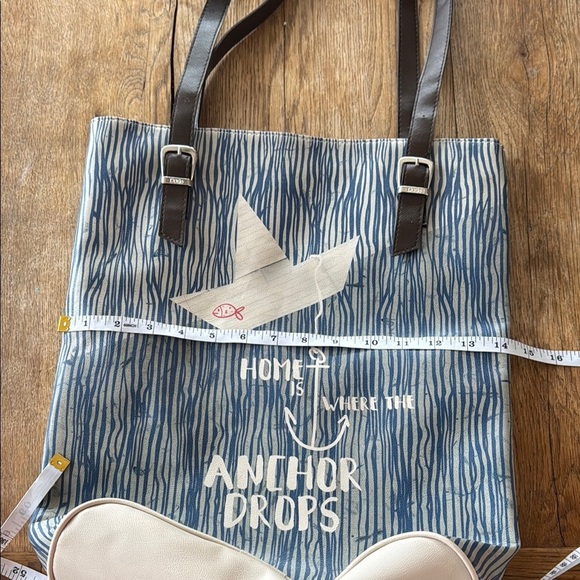 DoGo Home is where the anchor drops baga - Picture 3 of 6